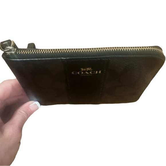Coach Factory Outlet‎ Wristlet.  Brown/Black.  EUC. - Picture 9 of 12